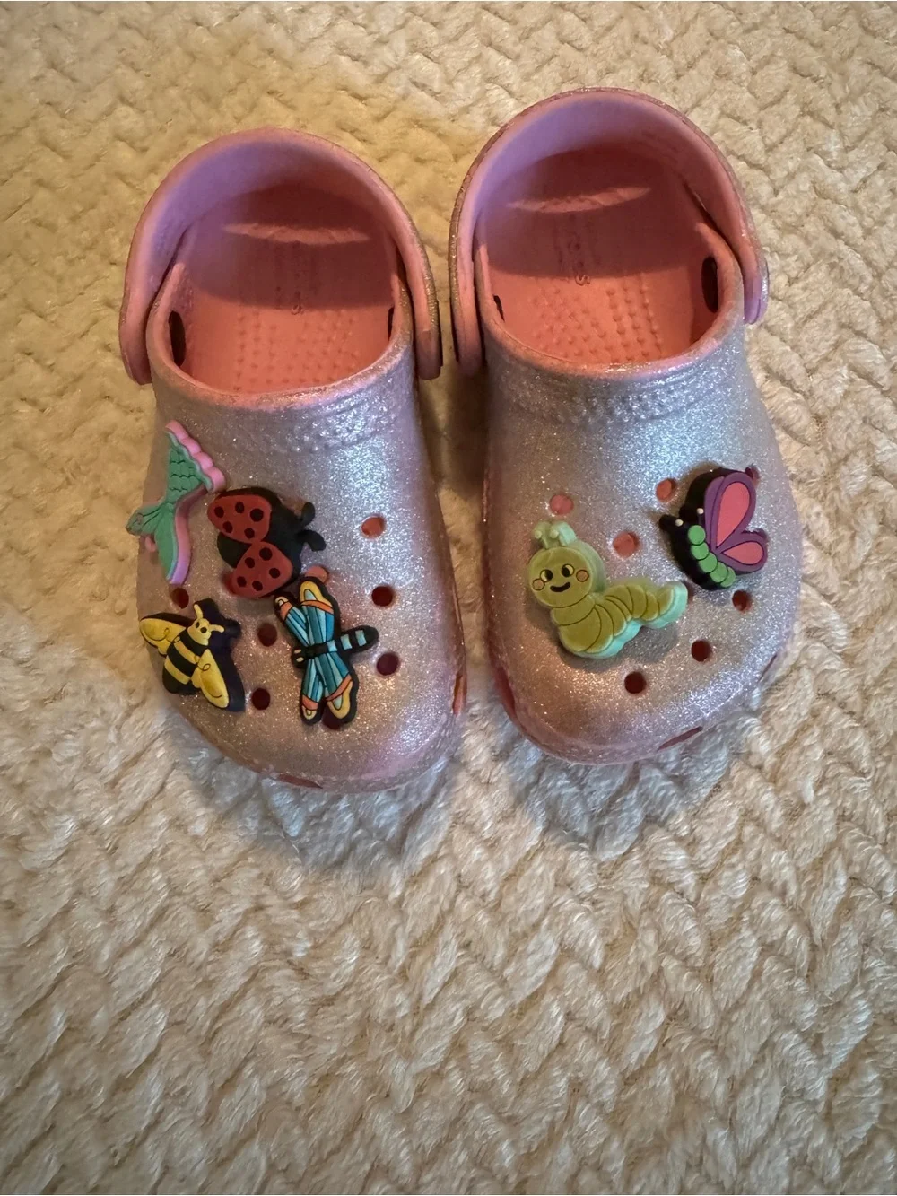 CROCS Kids‎ Sparkle Pink Clog Shoes with Bug Charms Size 7